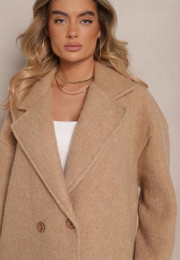 Renee - Beżowy Długi Płaszcz Jednorzędowy o Kroju Oversize Vlekoma. Kolor: beżowy. Materiał: wełna, poliester. Długość: długie. Styl: elegancki