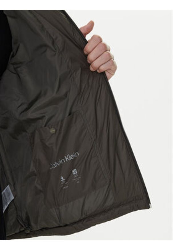 Calvin Klein Kurtka puchowa LV04LD529G Brązowy Regular Fit. Kolor: brązowy. Materiał: syntetyk