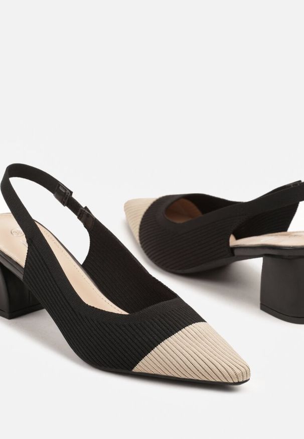Renee - Czarne Sandały na Słupku Typu Slingback z Kontrastowym Noskiem Udivira. Okazja: na spacer, na co dzień. Kolor: czarny. Materiał: jeans. Obcas: na słupku. Styl: elegancki, casual