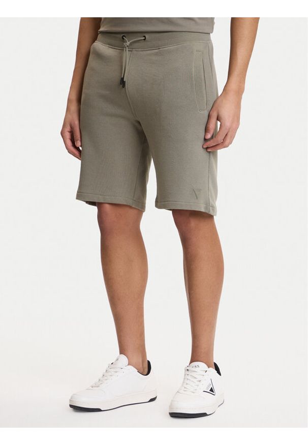 Guess Szorty sportowe Z2YD04 KAIJ1 Zielony Regular Fit. Kolor: zielony. Materiał: bawełna. Styl: sportowy
