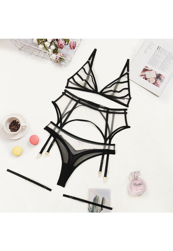 Intica - Komplet bielizny z paseczkami na romantyczne wieczory Rositta. Kolor: czarny. Materiał: materiał