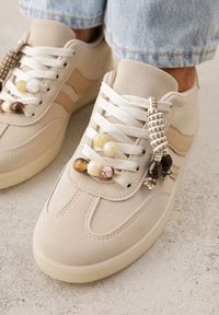 Renee - Beżowe Sneakersy Typu Tenisówki Ozdobione Koralikami Daemeli. Kolor: beżowy. Materiał: jeans. Wzór: aplikacja. Sezon: lato #4