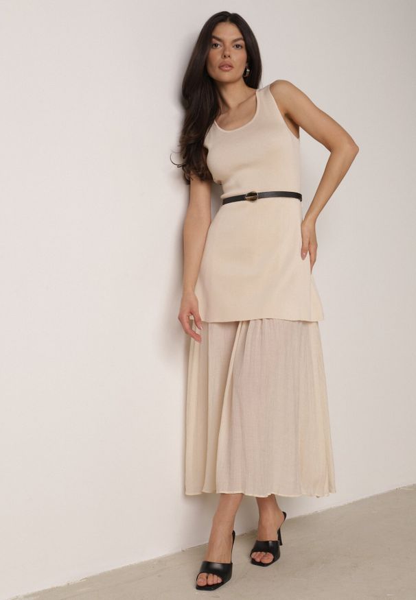 Born2be - Beżowa Dwuwarstwowa Sukienka Dzianinowa z Wiskozą i Paskiem z Klamrą Arkesia. Okazja: na co dzień, na spotkanie biznesowe. Kolor: beżowy. Materiał: dzianina, wiskoza. Typ sukienki: proste. Styl: casual, biznesowy, elegancki