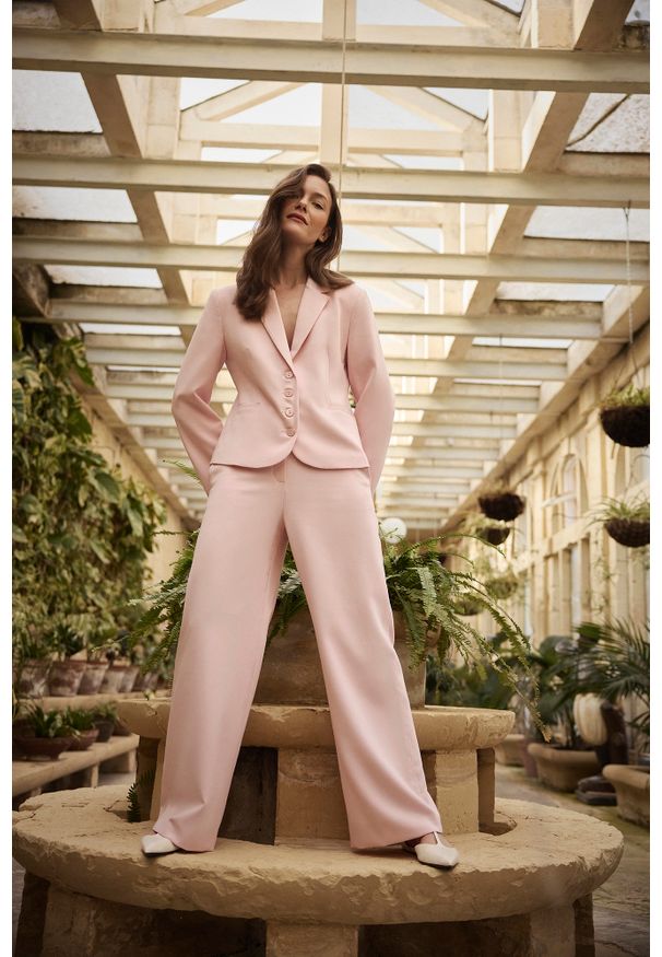 MOODO - Garniturowe spodnie różowe. Kolor: różowy. Materiał: poliester, wiskoza, elastan