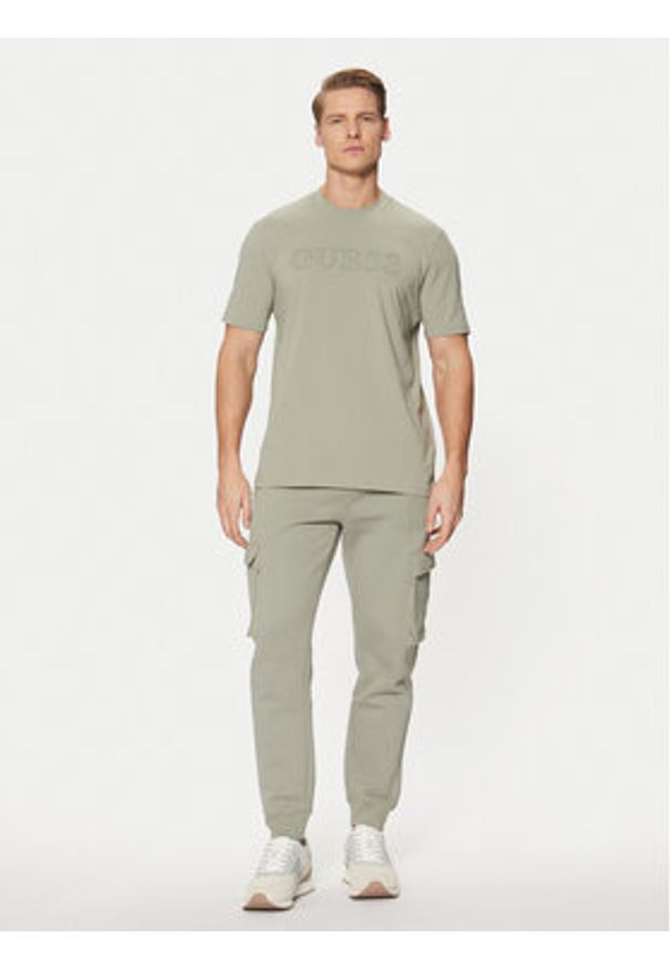 Guess Spodnie dresowe Z4YB08 K9V31 Zielony Regular Fit. Kolor: zielony. Materiał: bawełna