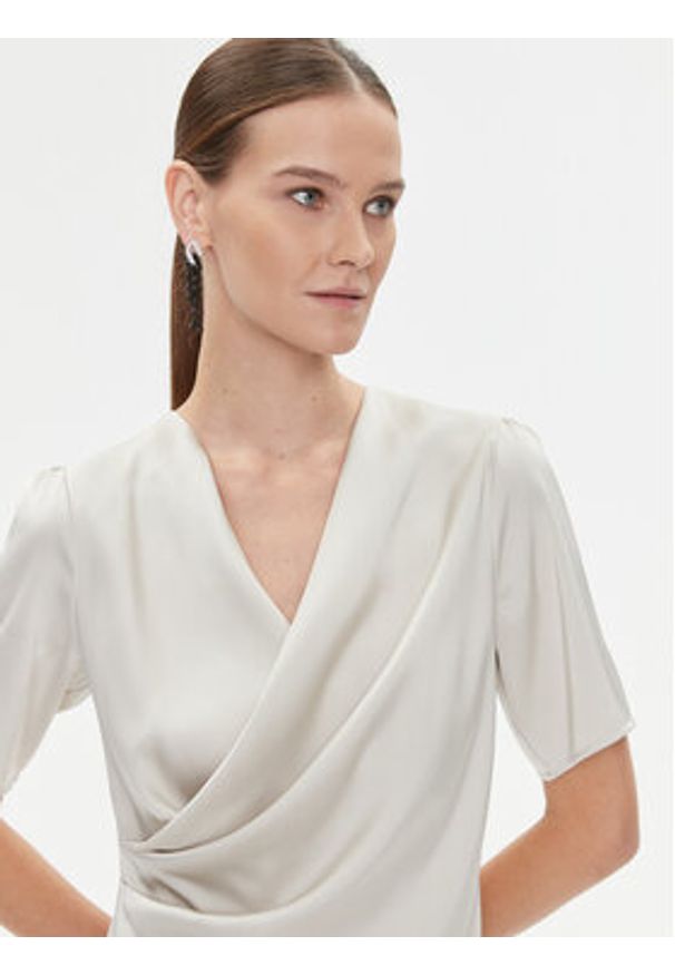 Bruuns Bazaar Sukienka codzienna Nemi BBW3622 Szary Regular Fit. Okazja: na co dzień. Kolor: szary. Materiał: syntetyk. Typ sukienki: proste. Styl: casual