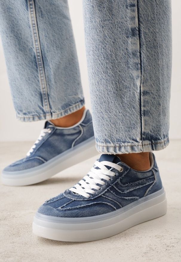 Born2be - Granatowe Sneakersy na Grubej Podeszwie Ozdobione Denimem Eriphithea. Okazja: na co dzień. Kolor: niebieski. Materiał: denim. Wzór: aplikacja