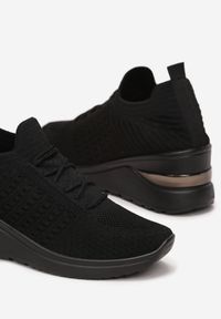 Renee - Czarne Wsuwane Sneakersy ze Sznurowaniem na Ozdobnej Podeszwie Naiya. Okazja: na co dzień. Zapięcie: bez zapięcia. Kolor: czarny. Szerokość cholewki: normalna. Obcas: na koturnie #3
