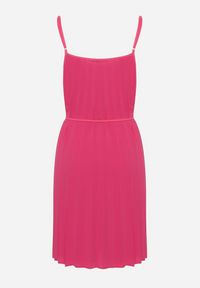 Born2be - Fuksjowa Sukienka z Regulowanymi Ramiączkami z Materiałowym Paskiem Liata. Okazja: na spacer, na imprezę. Typ kołnierza: dekolt w kształcie V. Kolor: różowy. Materiał: materiał. Długość rękawa: na ramiączkach. Sezon: lato #4