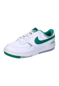 Buty do chodzenia damskie Nike Gamma Force. Kolor: biały, wielokolorowy, zielony. Materiał: skóra. Szerokość cholewki: normalna. Sport: turystyka piesza #1