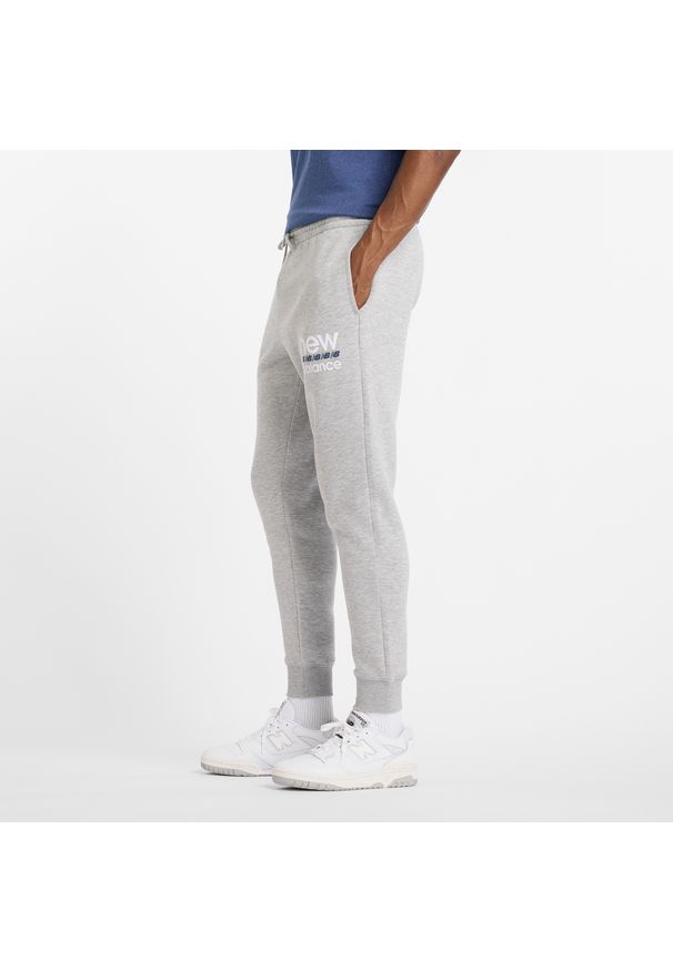 Spodnie męskie New Balance MP51940AG – szare. Kolor: szary. Materiał: poliester, dresówka, materiał, bawełna. Wzór: napisy