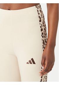 Adidas - adidas Legginsy Seasonal Essentials Animal Print 3-Stripes KR7619 Beżowy jasny Slim Fit. Kolor: beżowy. Materiał: bawełna. Wzór: nadruk #5