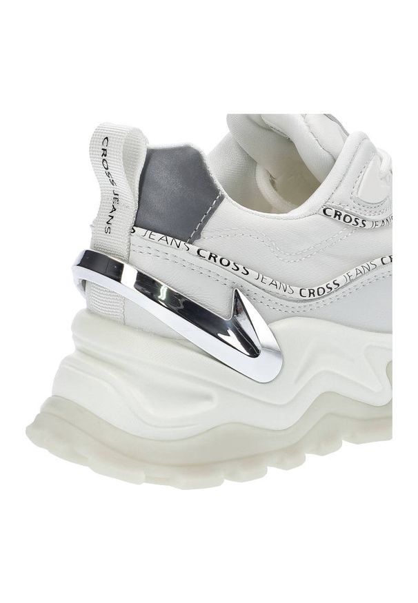 Białe Sneakersy Cross Jeans Damskie Stylowe Buty. Okazja: na co dzień. Zapięcie: sznurówki. Kolor: biały. Materiał: syntetyk, materiał. Szerokość cholewki: normalna. Wzór: aplikacja