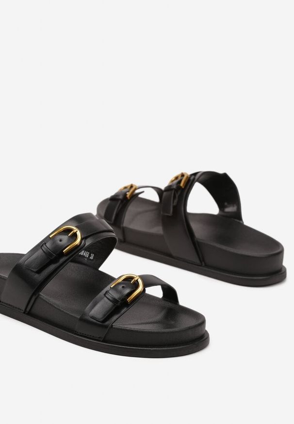 Born2be - Czarne Klapki Ozdobione Klamrami Tatosiella. Okazja: na co dzień. Kolor: czarny. Wzór: aplikacja. Sezon: lato. Obcas: na obcasie. Styl: casual, elegancki. Wysokość obcasa: niski