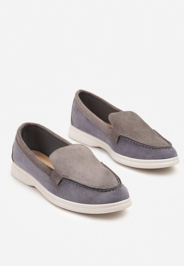 Renee - Szaro-Niebieskie Mokasyny Ozdobione Przeszyciami Fonaleia. Okazja: na co dzień. Kolor: szary. Materiał: jeans. Wzór: aplikacja. Obcas: na obcasie. Styl: klasyczny, elegancki, casual. Wysokość obcasa: niski