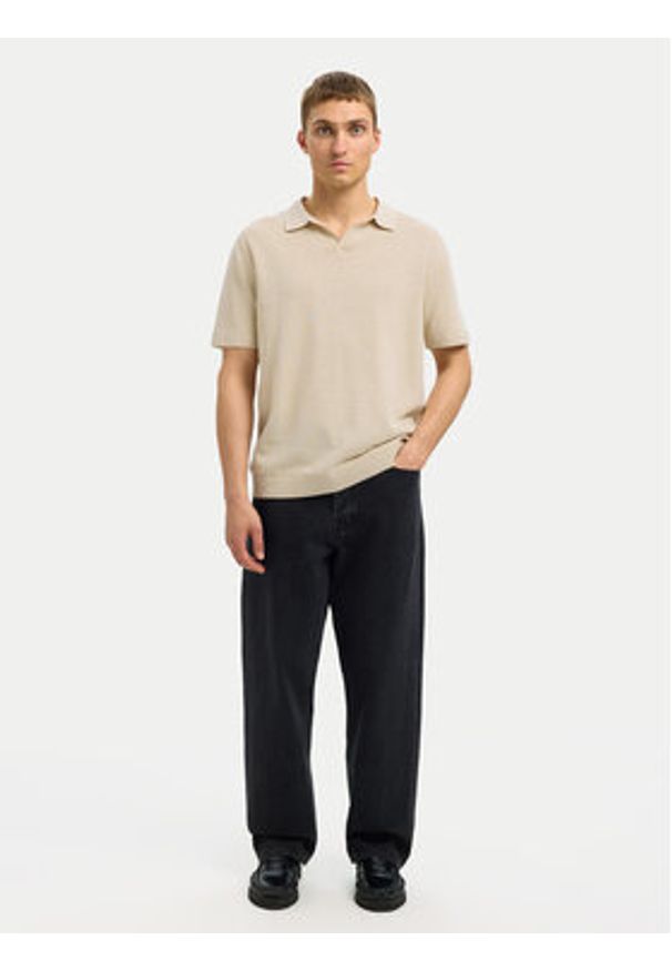 Selected Homme Polo Mattis 16096197 Beżowy Regular Fit. Typ kołnierza: polo. Kolor: beżowy. Materiał: bawełna