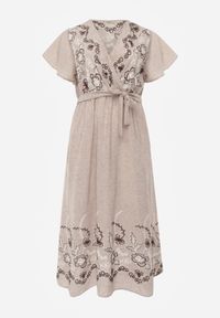 Born2be - Beżowa Kopertowa Sukienka z Wiskozy Zdobiona Haftem i Wiązanym Paskiem Tasenea. Okazja: na co dzień. Kolekcja: plus size. Kolor: beżowy. Materiał: wiskoza. Wzór: aplikacja, haft. Sezon: lato. Typ sukienki: kopertowe. Styl: elegancki, casual, boho #4