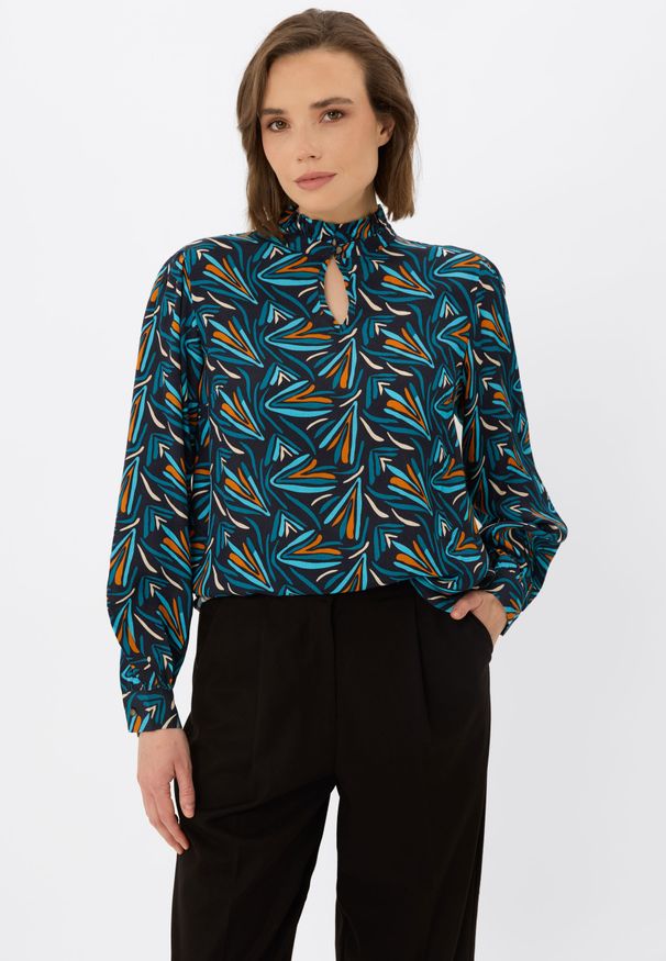 Volcano - Kolorowa bluzka K-BANAX. Okazja: na co dzień, do pracy. Typ kołnierza: kołnierzyk stójkowy. Materiał: wiskoza, materiał. Wzór: kolorowy. Styl: casual