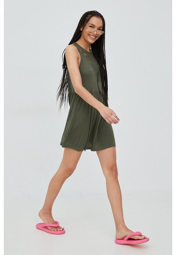 Superdry sukienka z domieszką lnu kolor zielony mini rozkloszowana. Kolor: zielony. Materiał: len. Długość rękawa: na ramiączkach. Typ sukienki: rozkloszowane. Długość: mini