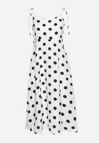 Born2be - Biała Sukienka na Wiązanych Ramiączkach w Kropki Vikiimae. Typ kołnierza: dekolt w kształcie V. Kolor: biały. Długość rękawa: na ramiączkach. Wzór: kropki #3