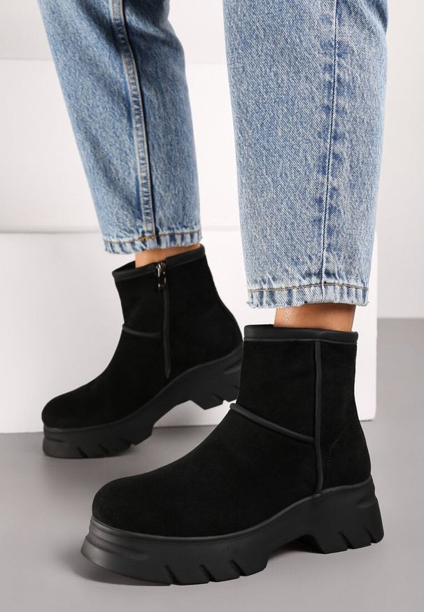 Renee - Czarne Ekozamszowe Botki na Grubej Podeszwie Cinzina. Okazja: na co dzień. Kolor: czarny. Materiał: jeans, dzianina. Styl: casual, elegancki