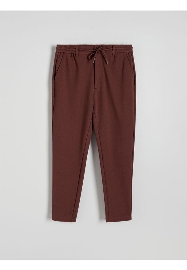 Reserved - Spodnie chino slim fit - kasztanowy. Kolor: brązowy. Materiał: bawełna, tkanina