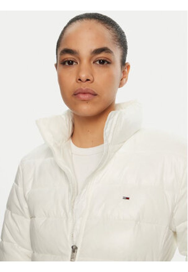 Tommy Jeans Kurtka zimowa Essential DW0DW19312 Écru Regular Fit. Materiał: syntetyk. Sezon: zima