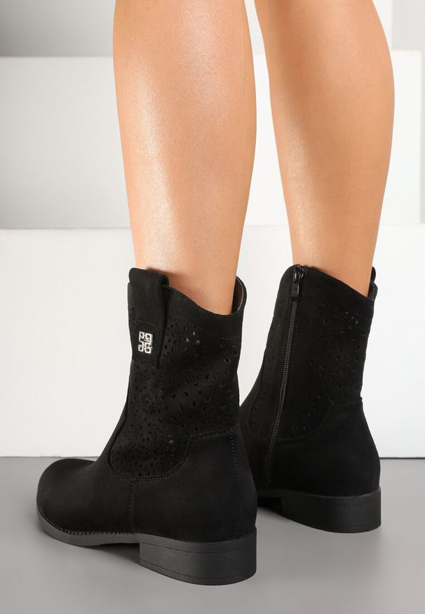 Renee - Czarne Botki Kowbojki Ażurowe Efaliria. Okazja: na co dzień. Kolor: czarny. Wzór: ażurowy. Styl: casual