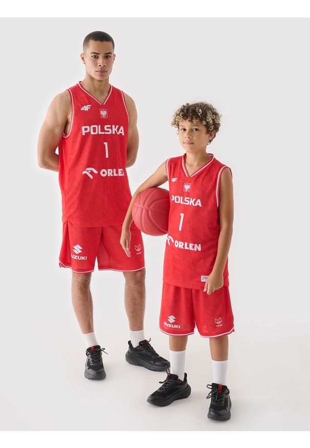 4f - 4F Koszulka reprezentacyjna dziecięca 4F x PZKOSZ 2024 - SOCHAN - czerwona 122/128 (6-8 lat). Kolor: wielokolorowy. Materiał: materiał, syntetyk, włókno, dzianina. Długość rękawa: na ramiączkach. Wzór: gładki, nadruk, ze splotem. Sezon: lato. Sport: fitness, koszykówka