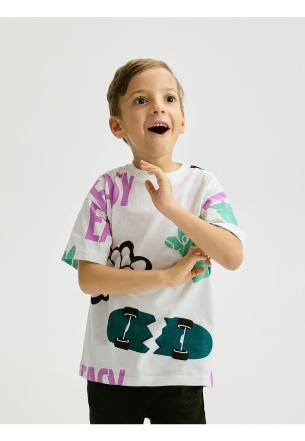 Reserved - Bawełniany t-shirt z nadrukiem - złamana biel. Materiał: bawełna. Wzór: nadruk