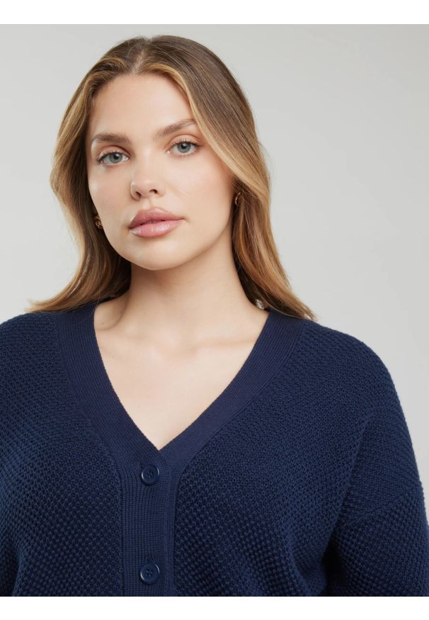Big-Star - Sweter kardigan damski o strukturalnym splocie granatowy Sabira 403. Kolor: niebieski. Materiał: jeans. Długość: krótkie. Wzór: ze splotem. Styl: elegancki