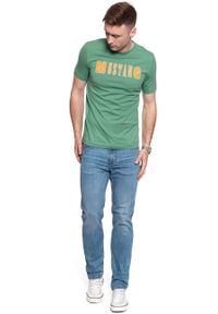 Mustang - MUSTANG Alex LOGO Tee 1009516 6398. Kolor: zielony #6