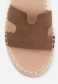 Renee - Brązowe Sandały VICES na Koturnie z Plecionką i Wycięciami przy Cholewce Celanele. Okazja: na co dzień. Zapięcie: sprzączka. Kolor: brązowy. Wzór: ażurowy. Sezon: lato. Obcas: na koturnie. Styl: wakacyjny, casual, elegancki #6