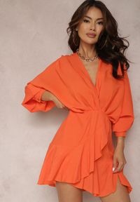 Renee - Pomarańczowa Sukienka Barbeina. Kolor: pomarańczowy. Wzór: geometria. Typ sukienki: kopertowe. Długość: mini #1