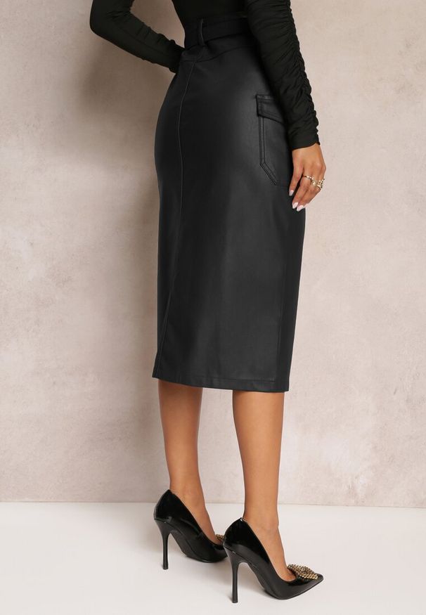 Renee - Czarna Ołówkowa Spódnica Cargo z Paskiem z Imitacji Skóry Avimos. Okazja: na co dzień. Kolor: czarny. Materiał: skóra. Wzór: aplikacja. Styl: klasyczny, casual, elegancki