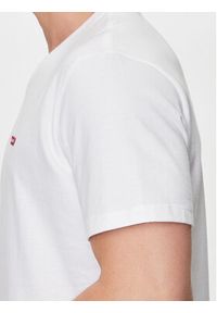 Levi's® T-Shirt 85641-0000 Biały Regular Fit. Kolor: biały. Materiał: bawełna