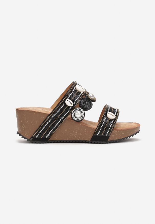 Renee - Czarne Klapki w Stylu Boho z Muszelkami na Koturnie Lianna. Kolor: czarny. Sezon: lato. Obcas: na koturnie. Styl: boho