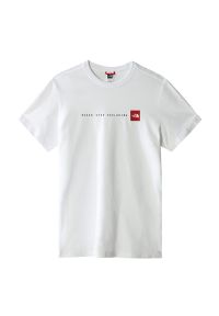 Koszulka The North Face NSE 0A7X1MFN41 - biała. Kolor: biały. Materiał: bawełna. Długość rękawa: krótki rękaw. Długość: krótkie. Wzór: aplikacja