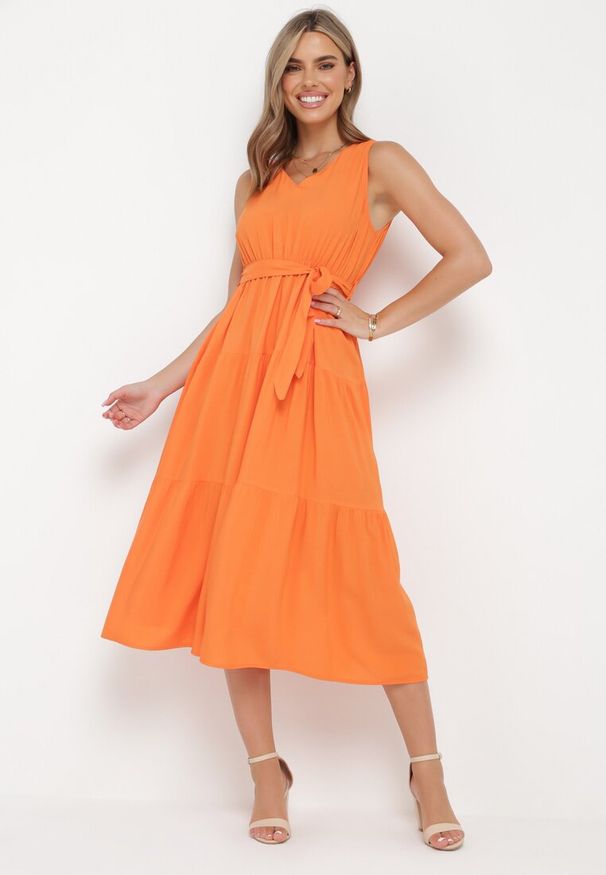 Born2be - Pomarańczowa Wiskozowa Sukienka Midi z Gumką w Pasie i Materiałowym Paskiem Bicuh. Kolor: pomarańczowy. Materiał: wiskoza, materiał. Długość: midi