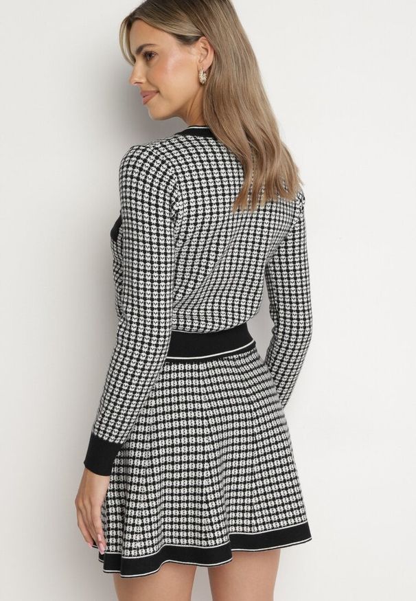 Born2be - Czarno-Biały Dzianinowy Komplet Kardigan na Guziki i Rozkloszowana Spódnica Zemita. Kolor: czarny. Materiał: dzianina