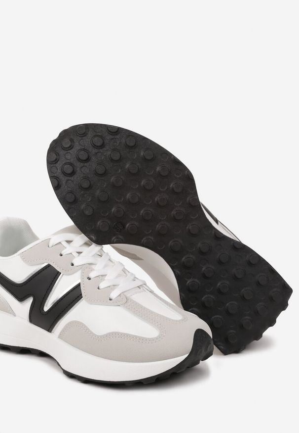 Born2be - Szare Sneakersy na Płaskiej Podeszwie z Geometryczną Wstawką Helidi. Okazja: na co dzień. Nosek buta: okrągły. Zapięcie: sznurówki. Kolor: szary. Materiał: jeans. Wzór: geometria. Sezon: lato, wiosna. Obcas: na płaskiej podeszwie