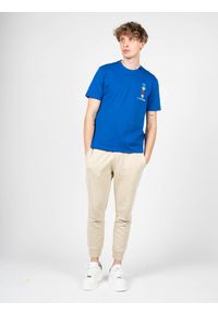 Plein Sport T-shirt | TIPS1135 | Mężczyzna | Niebieski. Okazja: na co dzień. Kolor: niebieski. Materiał: bawełna. Wzór: nadruk, aplikacja. Styl: sportowy