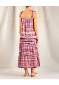 M.A.B.E - Fioletowa sukienka w orientalny wzór Cleo. Kolor: różowy, wielokolorowy, fioletowy. Materiał: bawełna. Długość rękawa: na ramiączkach. Wzór: aplikacja. Długość: midi #4