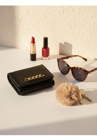 Sinsay - Portfel z imitacji skóry ze złotymi detalami - czarny. Kolor: czarny. Materiał: skóra #1