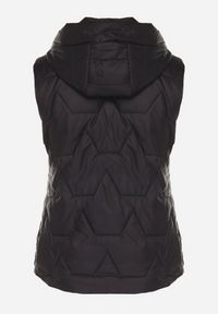 Born2be - Czarna Kamizelka z Pikowanymi Przeszyciami i Odpinanym Kapturem Delastris. Okazja: na spacer, na co dzień. Kolekcja: plus size. Kolor: czarny. Materiał: jeans. Styl: casual, elegancki #5