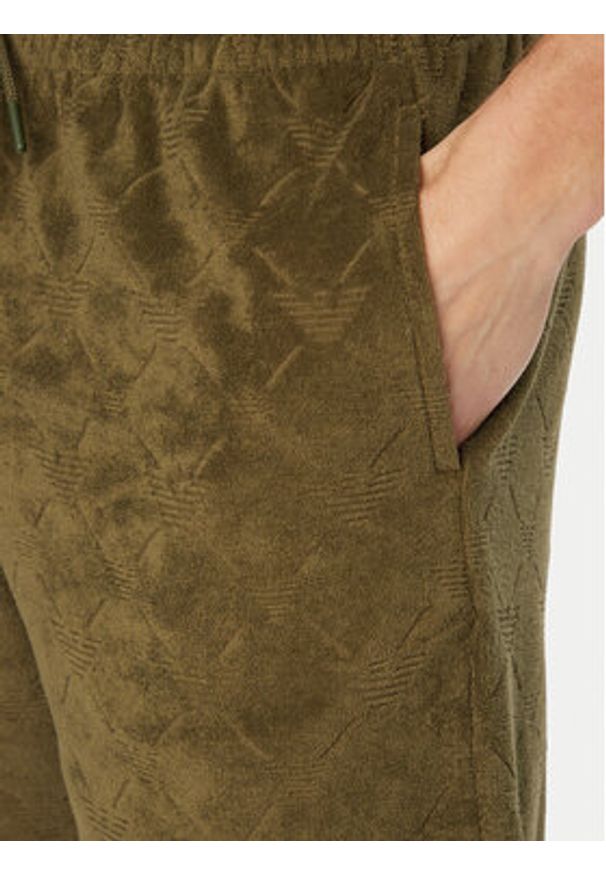 Emporio Armani Szorty sportowe EM000695 AF20449 F7014 Zielony Regular Fit. Kolor: zielony. Materiał: bawełna. Styl: sportowy