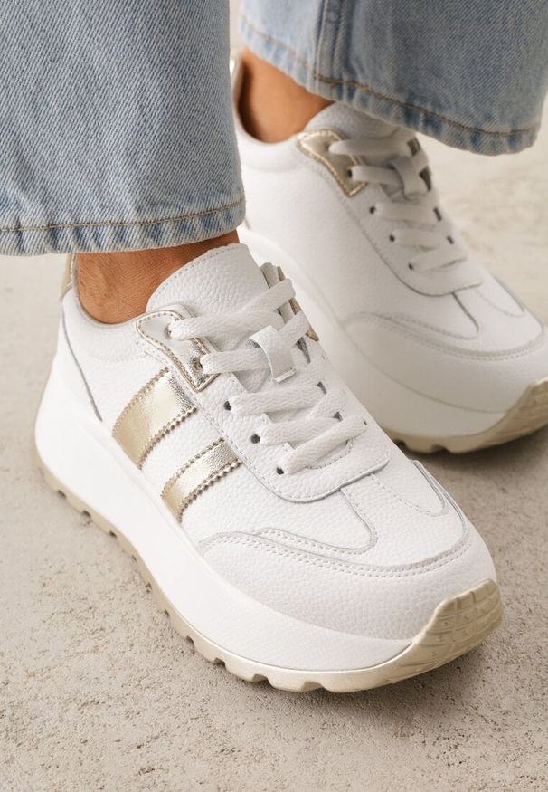 Renee - Białe Sneakersy ze Skóry Naturalnej na Platformie Cezella. Okazja: na co dzień. Kolor: biały. Materiał: skóra. Obcas: na platformie