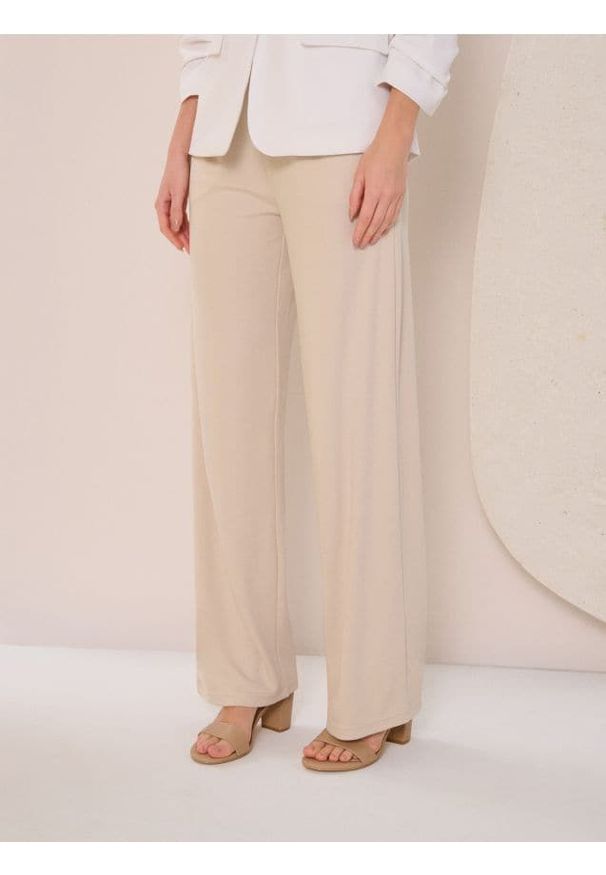 Sinsay - Wiskozowe spodnie straight leg - kremowy. Kolor: kremowy. Materiał: wiskoza