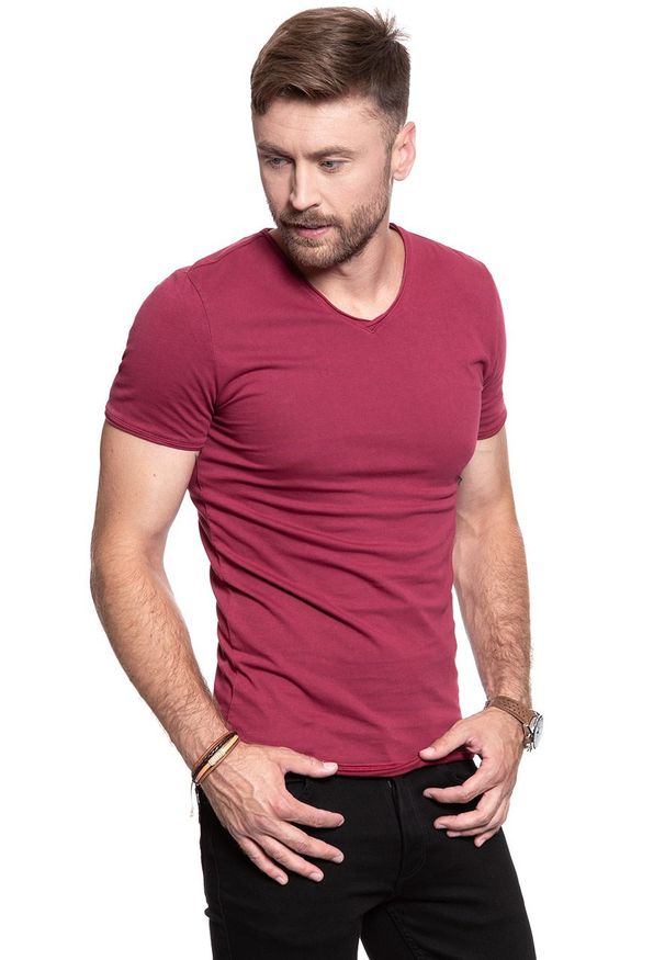 Mustang - MUSTANG T SHIRT Aaron V Washed RHUBARB 1007871 7194. Wzór: aplikacja