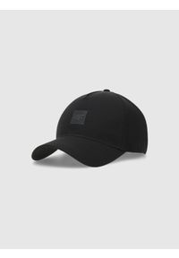 4f - Czapka z daszkiem strapback uniseks - czarna. Kolor: czarny. Materiał: materiał, syntetyk. Sezon: lato. Styl: sportowy, casual, klasyczny